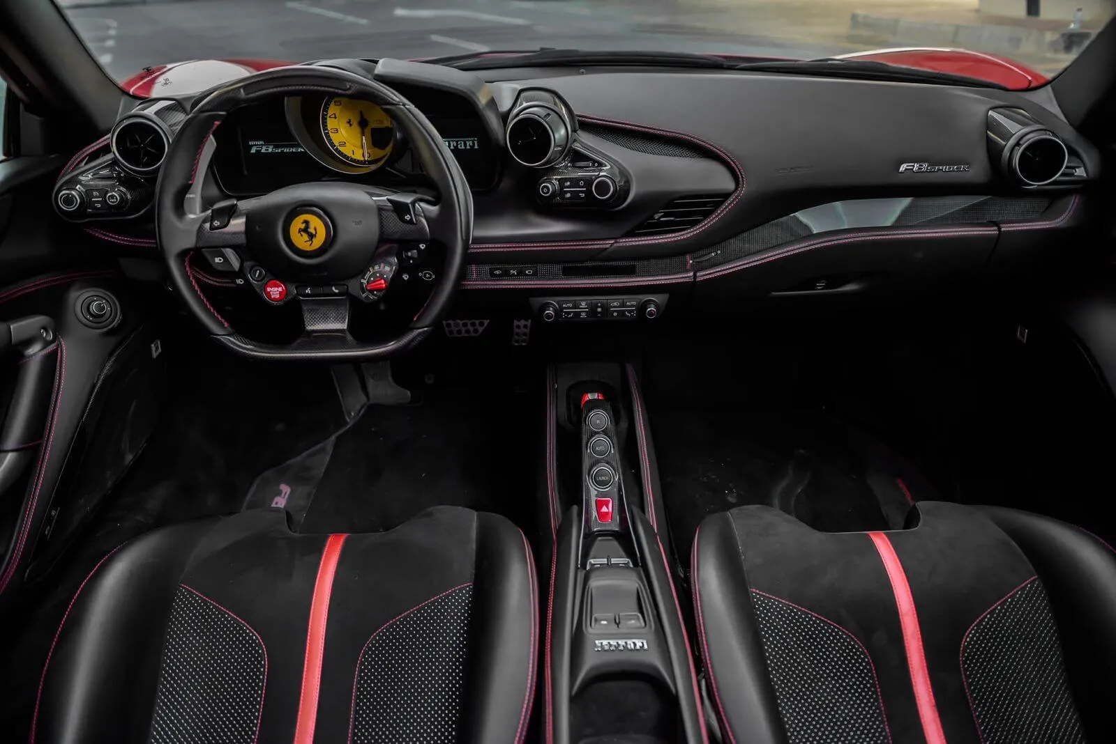 Ferrari F interor