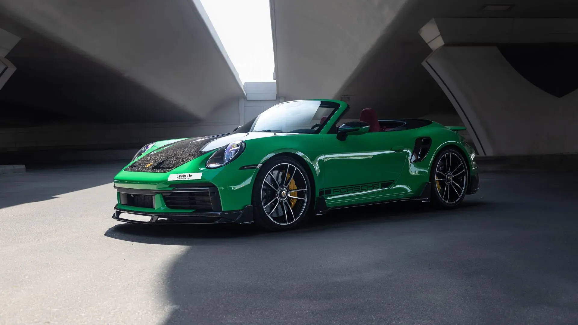 rent Porsche 911 Turbo S in dubai