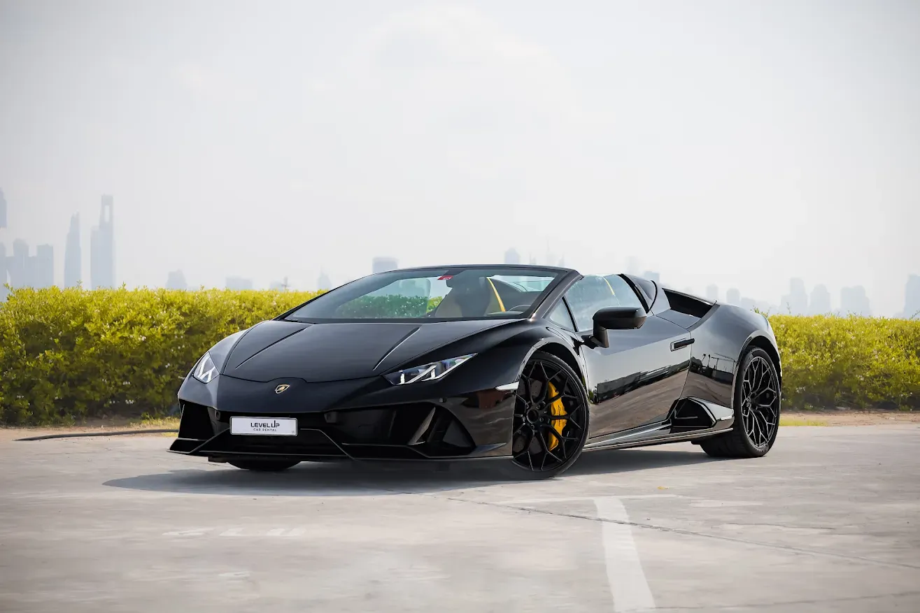 Lamborghini Huracan Spyder for Romantic Drives